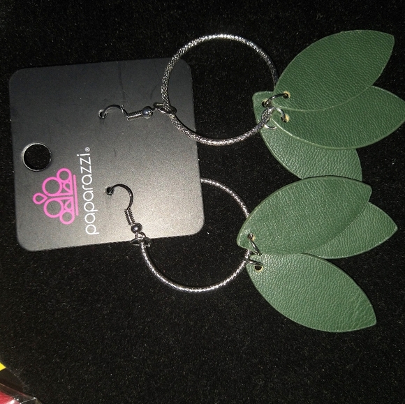 Jewelry - Picture 4 of 16